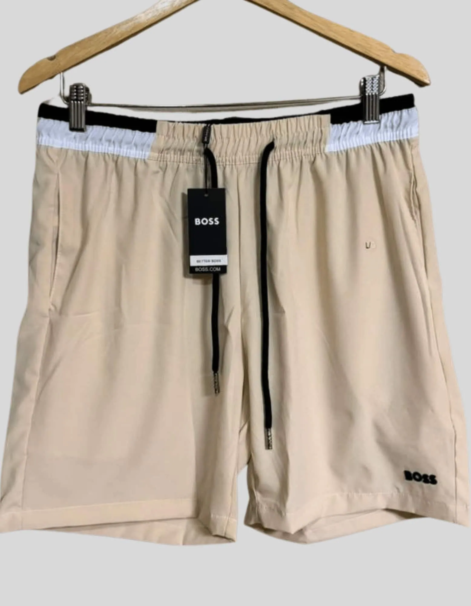 00443.webp Short Elastano Hugo Bege #S70 - Imagem 1
